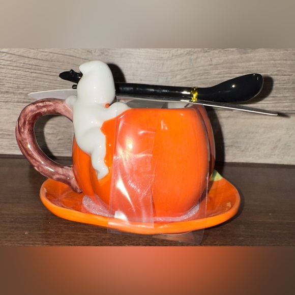 Cute 🥰 Happy Halloween Corner Ruby Pumpkin Teacup with Saucer and Bat Spoon Mug - Picture 13 of 16